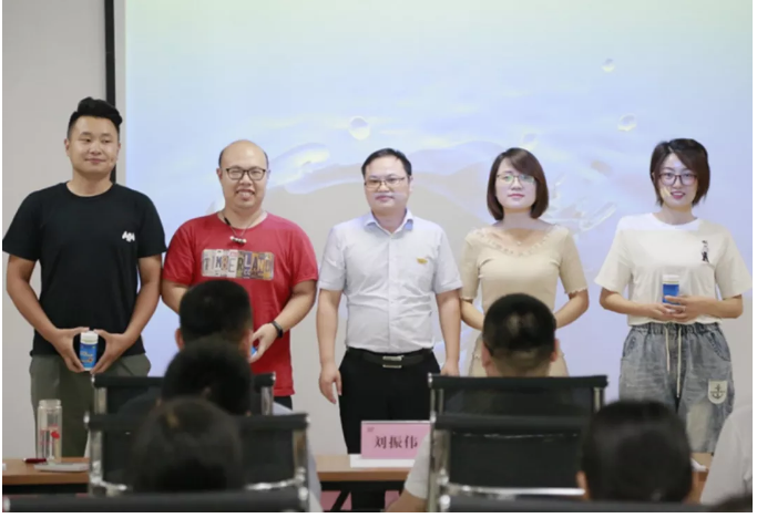 ��������רעΪ����·���ϵ�����ƽ̨