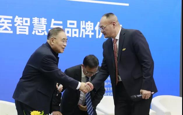 ��������רעΪ����·���ϵ�����ƽ̨