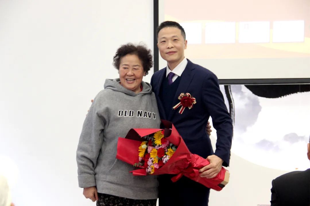 ��������רעΪ����·���ϵ�����ƽ̨