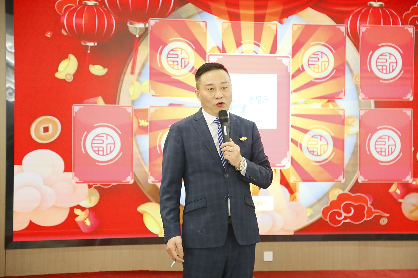 ��������רעΪ����·���ϵ�����ƽ̨