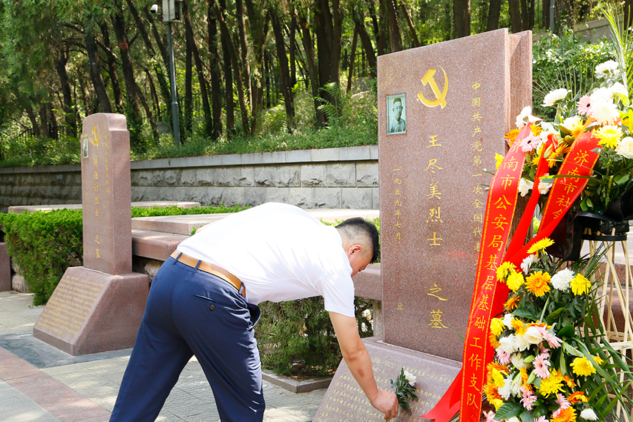 ��������רעΪ����·���ϵ�����ƽ̨